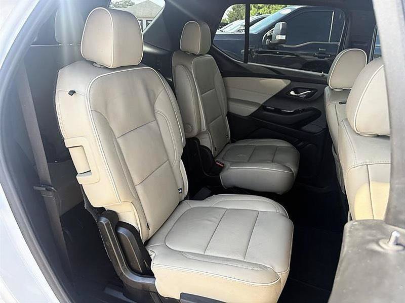 Used 2023 Chevrolet Traverse Premier FWD image 47