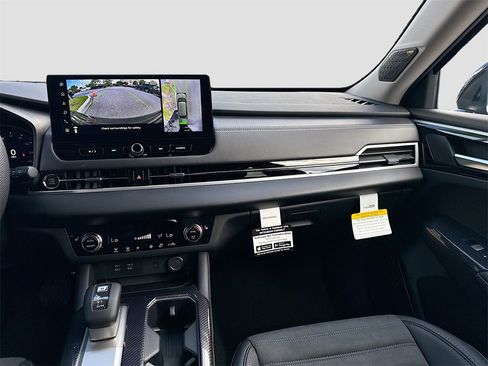 New 2025 Mitsubishi Outlander SE image 25
