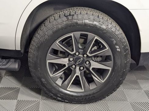 Used 2023 Chevrolet Tahoe Z71 w/ Luxury Package AWD/4WD image 8