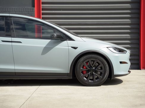 Used 2023 Tesla Model X Plaid image 2