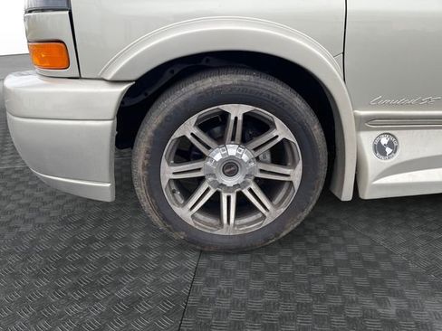 Used 2017 GMC Savana 2500 image 9