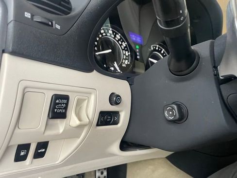 Used 2010 Lexus IS 350C image 26