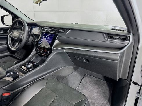 Used 2025 Jeep Grand Cherokee L Altitude image 31