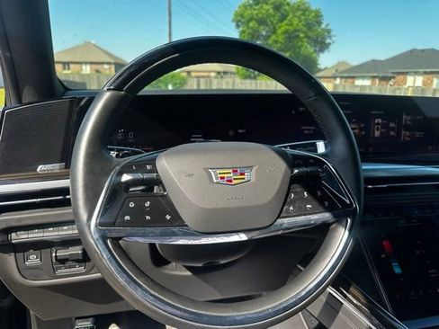 Certified 2025 Cadillac Escalade ESV Premium Luxury AWD/4WD image 13