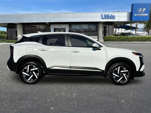 Used 2025 Nissan Kicks SV FWD image 9