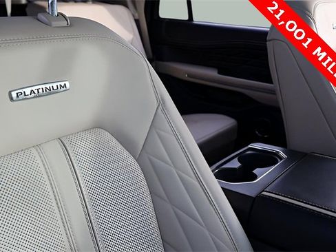 Used 2023 Ford Expedition Platinum image 19