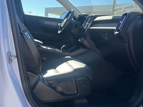 New 2025 Volvo XC40 B5 Core w/ Climate Package image 29