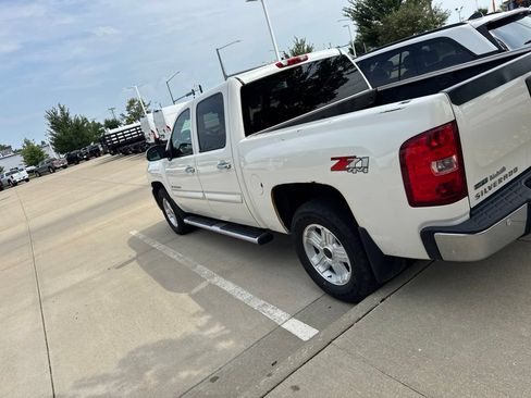 Used 2011 Chevrolet Silverado 1500 LTZ w/ LTZ White Diamond Edition AWD/4WD image 4