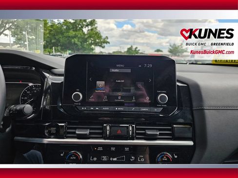 Used 2025 Nissan Pathfinder SV AWD/4WD image 16