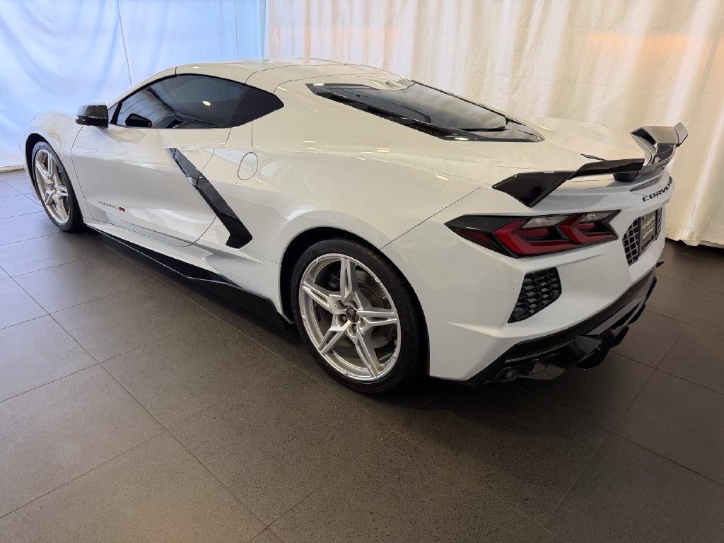 Used 2024 Chevrolet Corvette Stingray Preferred Cpe w/ Z51 Performance Package RWD image 3