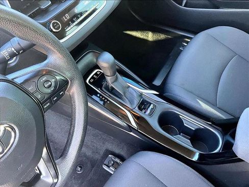 Used 2021 Toyota Corolla LE FWD image 15
