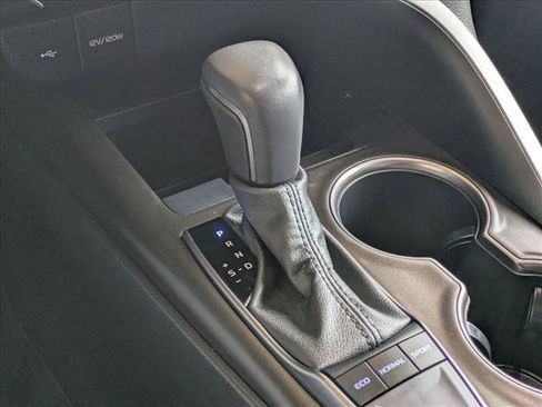 Used 2023 Toyota Camry SE image 12