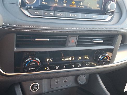 Used 2023 Nissan Rogue SV image 15