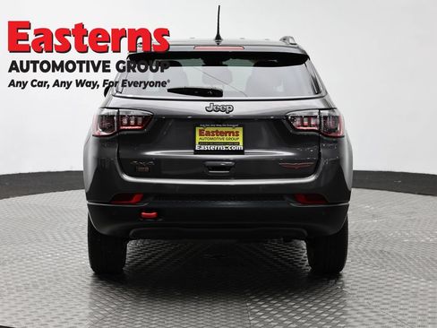 Used 2022 Jeep Compass Trailhawk w/ Trailhawk Convenience Group AWD/4WD image 6