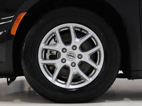 Used 2024 Chrysler Pacifica Touring-L FWD image 11
