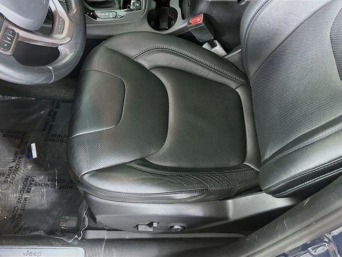 Used 2019 Jeep Cherokee Limited image 20