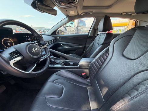 Used 2025 Hyundai Elantra Limited FWD image 27