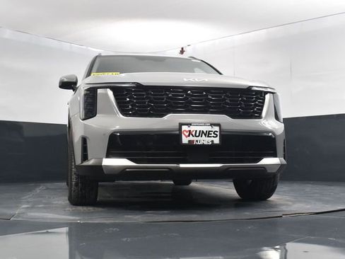Used 2025 Kia Sorento S image 36