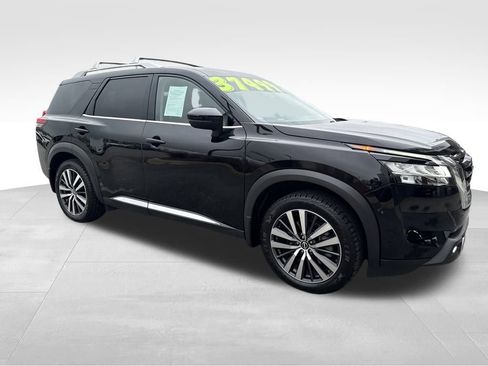 Used 2022 Nissan Pathfinder Platinum w/ Cargo Package image 12