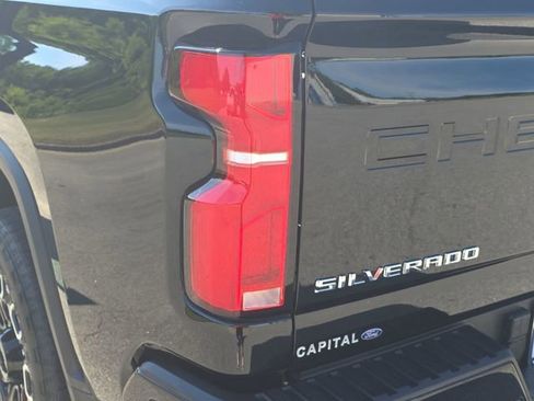 Used 2024 Chevrolet Silverado 2500 High Country w/ High Country Premium Package AWD/4WD image 35