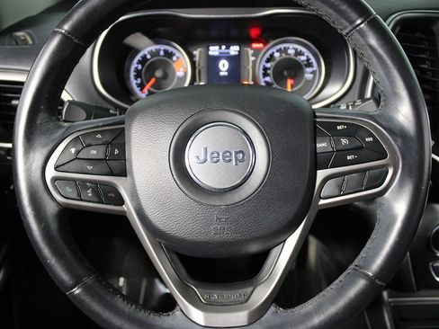 Used 2019 Jeep Cherokee Latitude Plus FWD image 11
