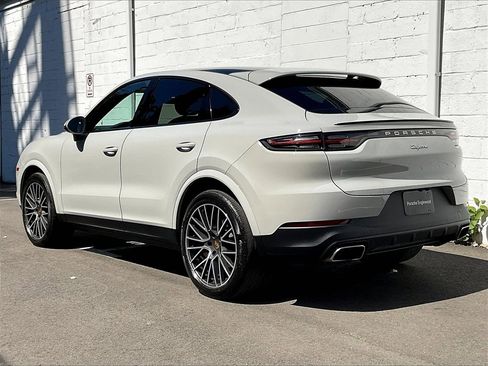 Certified 2023 Porsche Cayenne Coupe image 3