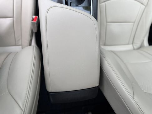 Used 2019 Buick Enclave Essence AWD/4WD image 16