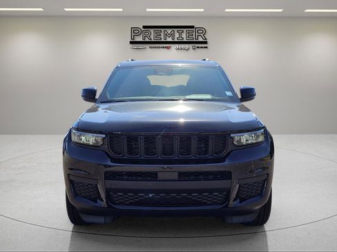 New 2025 Jeep Grand Cherokee L Altitude image 2