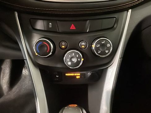 Used 2021 Chevrolet Trax LT FWD image 21