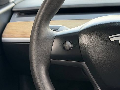 Used 2022 Tesla Model Y Long Range AWD/4WD image 44