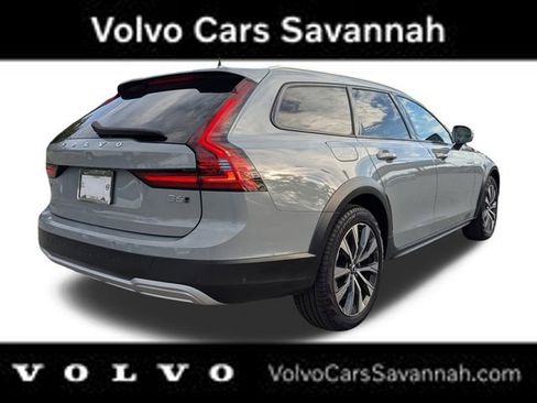 Used 2024 Volvo V90 B6 Cross Country Plus image 5