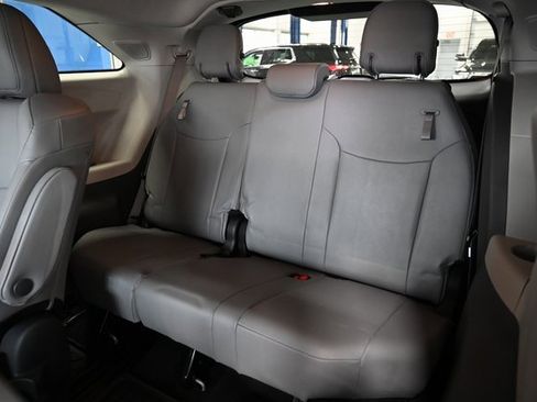 Used 2023 Toyota Sienna XLE image 12