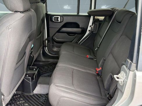 Used 2021 Jeep Wrangler Unlimited Sahara AWD/4WD image 13