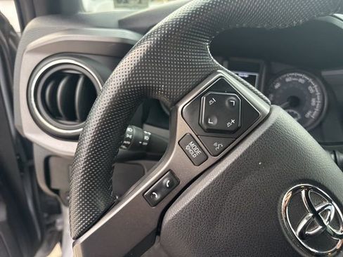 Used 2021 Toyota Tacoma TRD Sport image 19