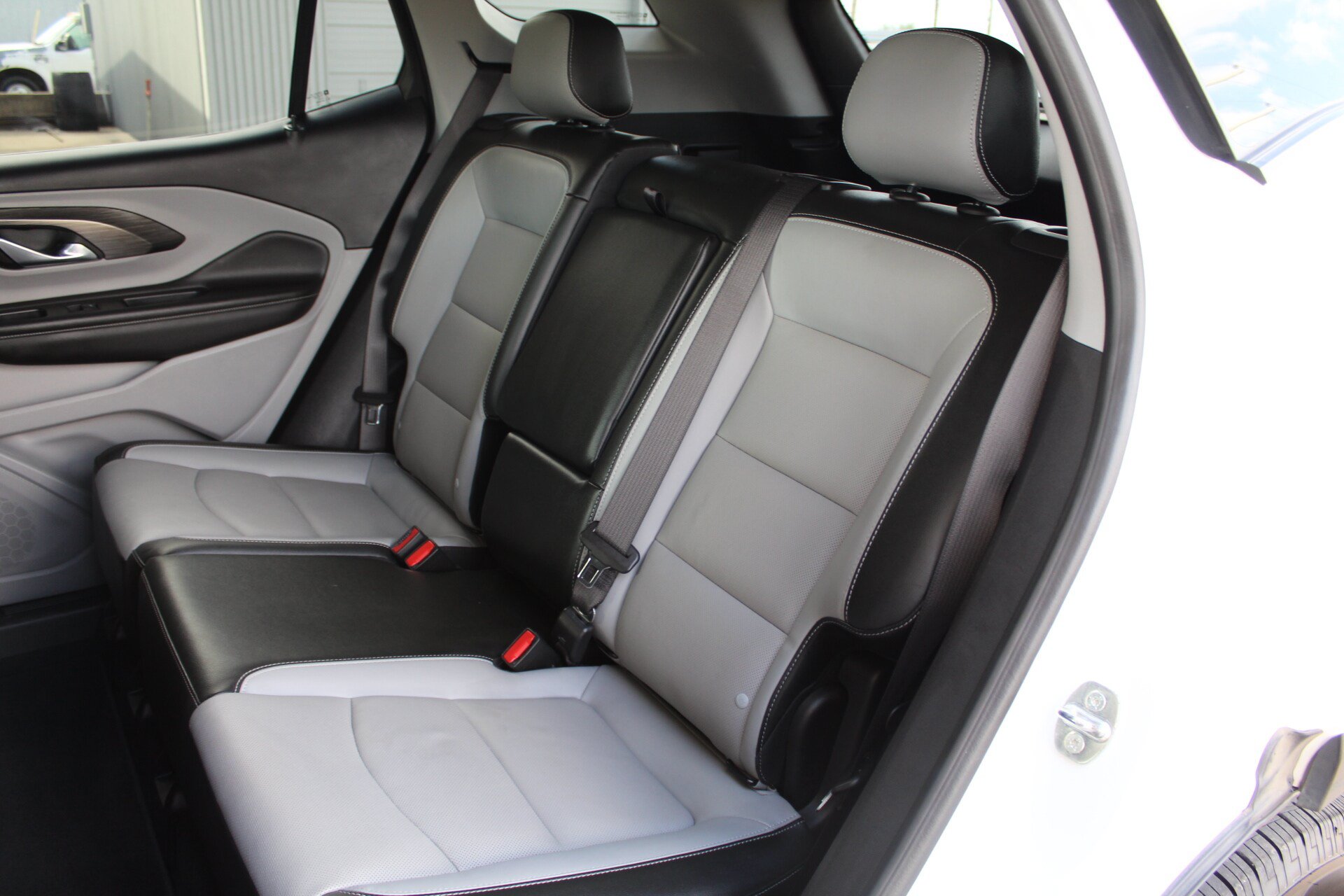 Used 2022 GMC Terrain SLT w/ Tech Package FWD image 23