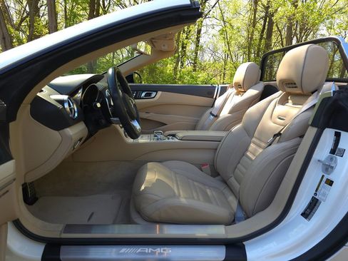 Used 2017 Mercedes-Benz SL 63 AMG image 19