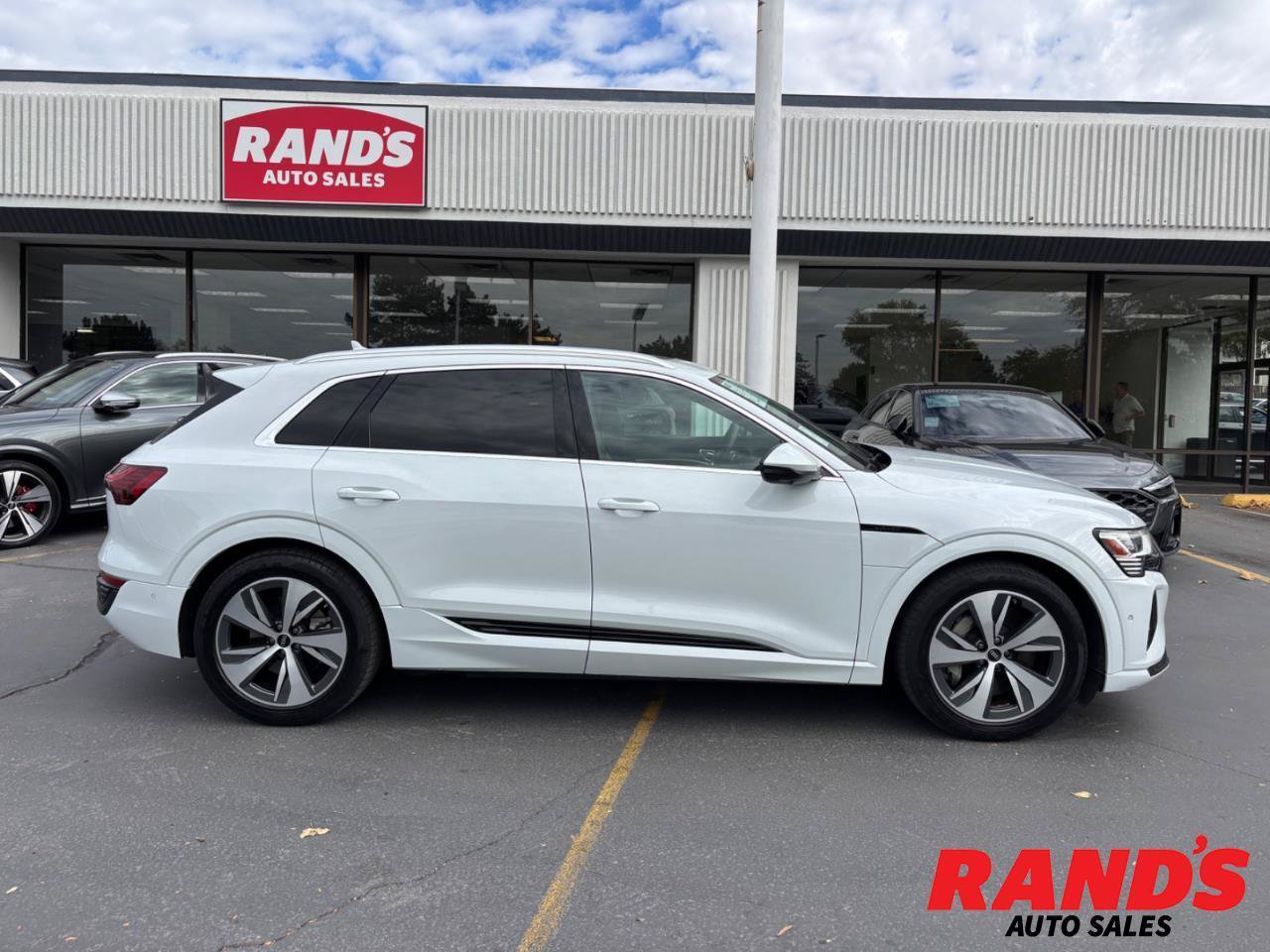 Used 2024 Audi Q8 e-tron Premium Plus AWD/4WD image 1