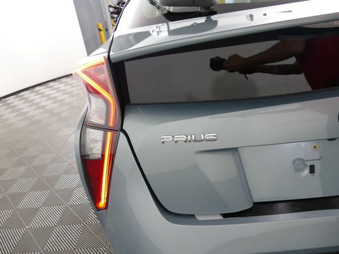 Used 2016 Toyota Prius Three Touring FWD image 26