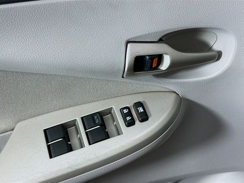Used 2011 Toyota Corolla LE FWD image 15