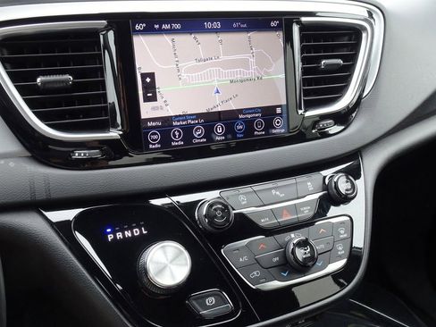 Used 2019 Chrysler Pacifica Touring Plus w/ S Appearance Package FWD image 17