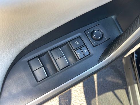 Used 2020 Toyota RAV4 Limited image 8