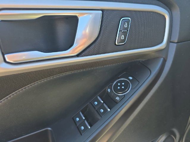Used 2020 Ford Explorer XLT RWD image 23