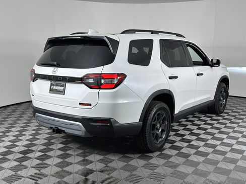 New 2025 Honda Pilot TrailSport image 4