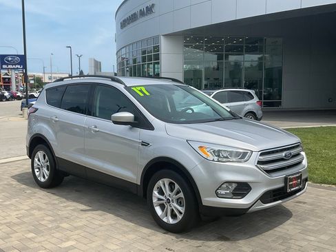 Used 2017 Ford Escape SE w/ Equipment Group 201A AWD/4WD image 1