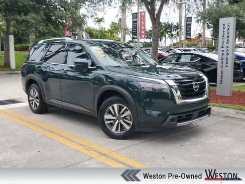 Certified 2025 Nissan Pathfinder SL FWD image 1