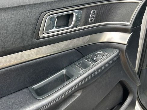 Used 2018 Ford Explorer XLT w/ Equipment Group 201A AWD/4WD image 22