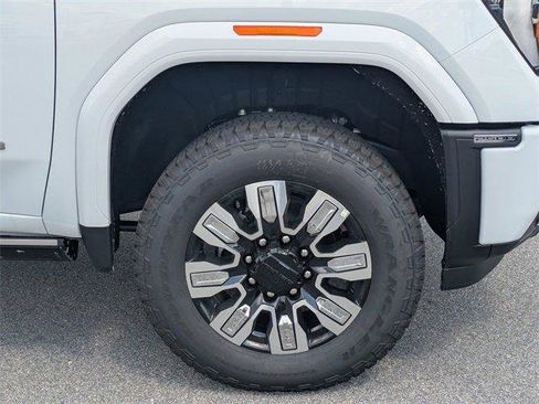 New 2025 GMC Sierra 2500 Denali w/ Denali Reserve Package image 13