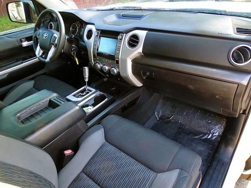 Used 2014 Toyota Tundra SR5 w/ SR5 Upgrade Package AWD/4WD image 37