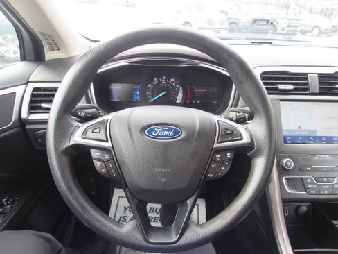 Used 2020 Ford Fusion SE image 12