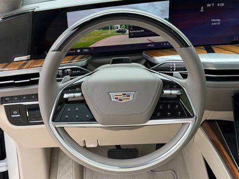 Used 2025 Cadillac Escalade ESV Sport Platinum w/ LPO, ONYX Package AWD/4WD image 22